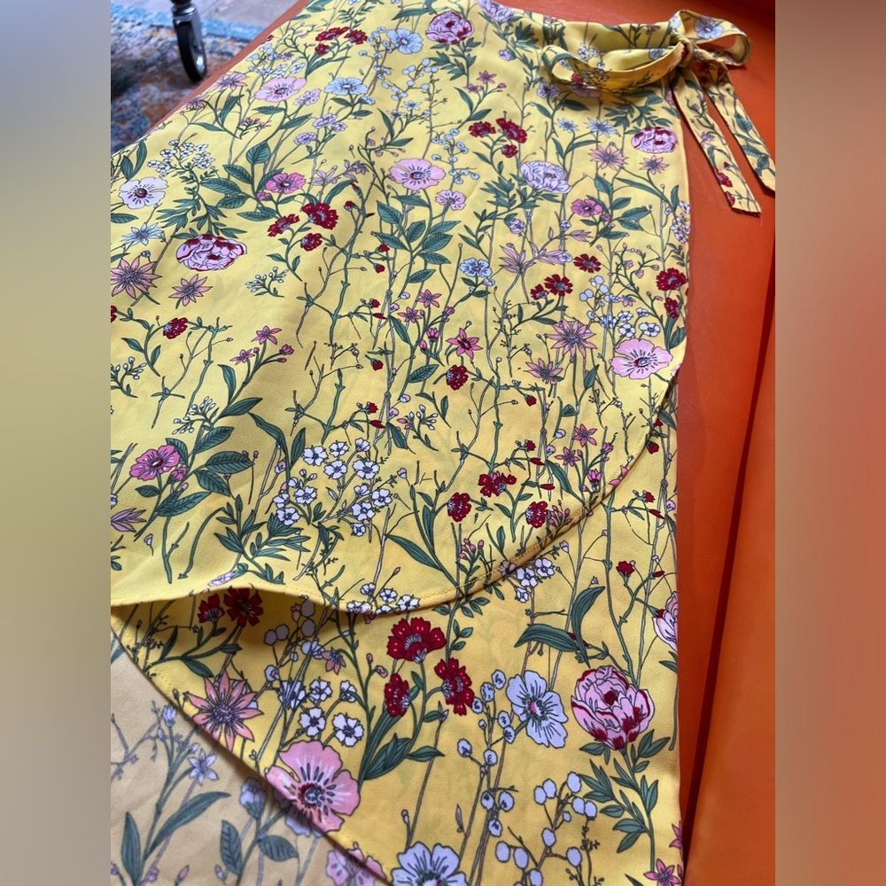 NWT LOFT yellow floral wrap midi skirt. Size 6. - Picture 5 of 7